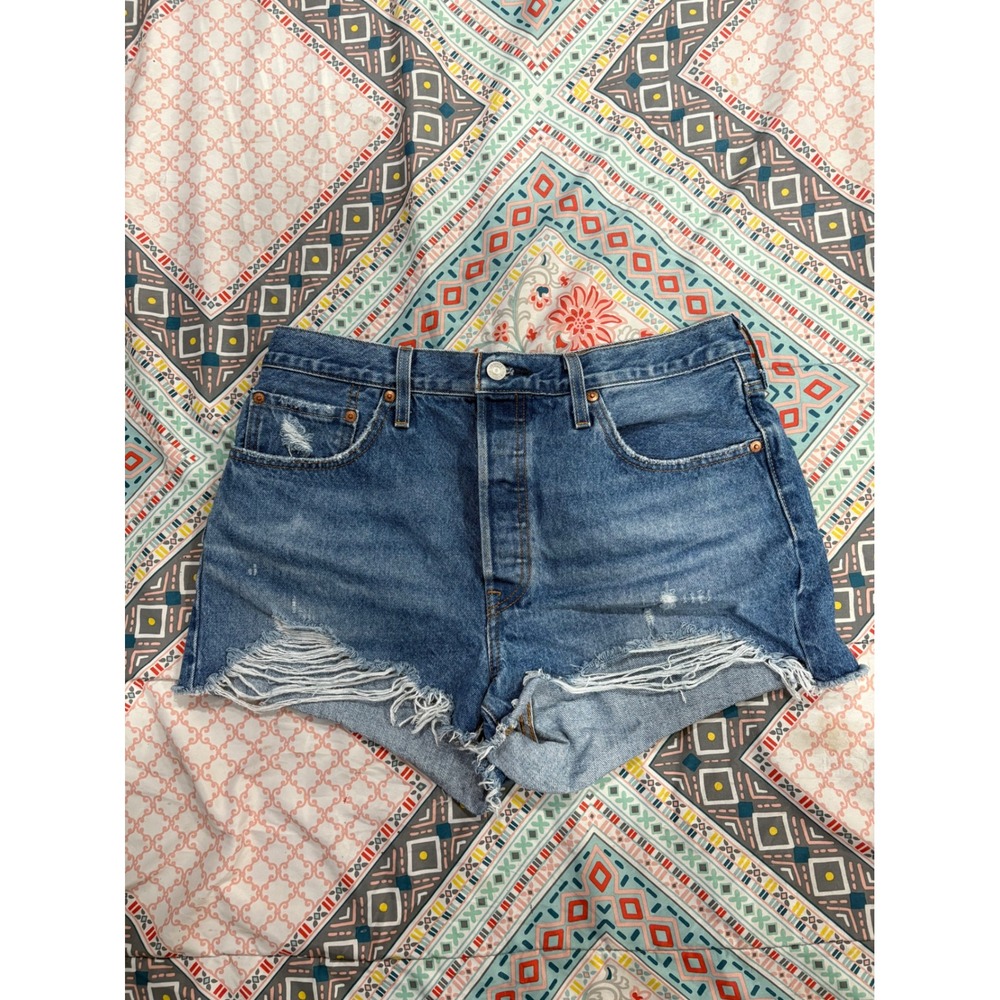 Levis Premium 501 Original Distressed Denim Shorts Medium Wash Blue W32 56327-00
